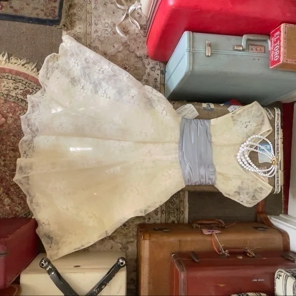 Vintage 1950s Lace garden wedding Dress - Picture 7 of 12